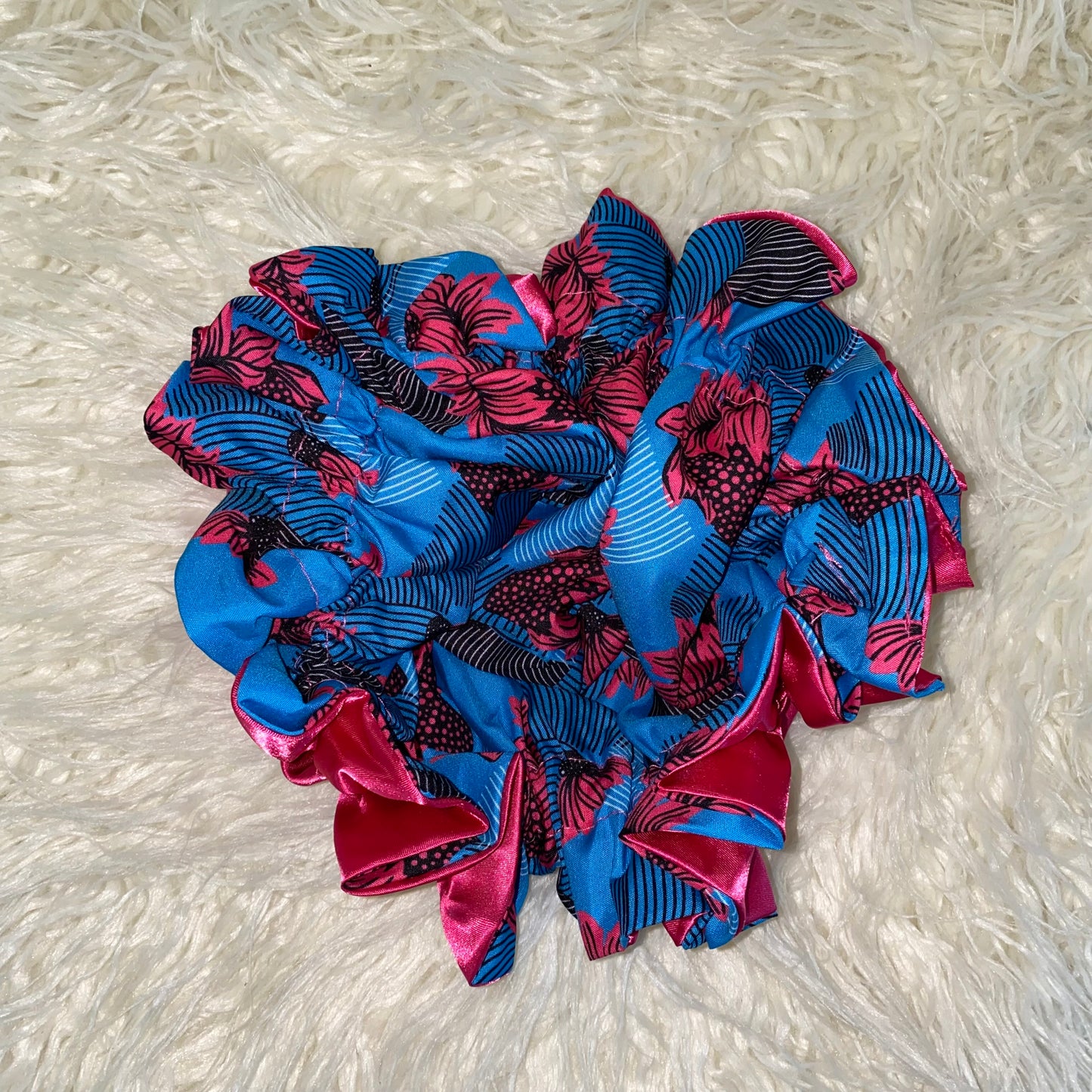 REVERSIBLE SATIN BONNETS